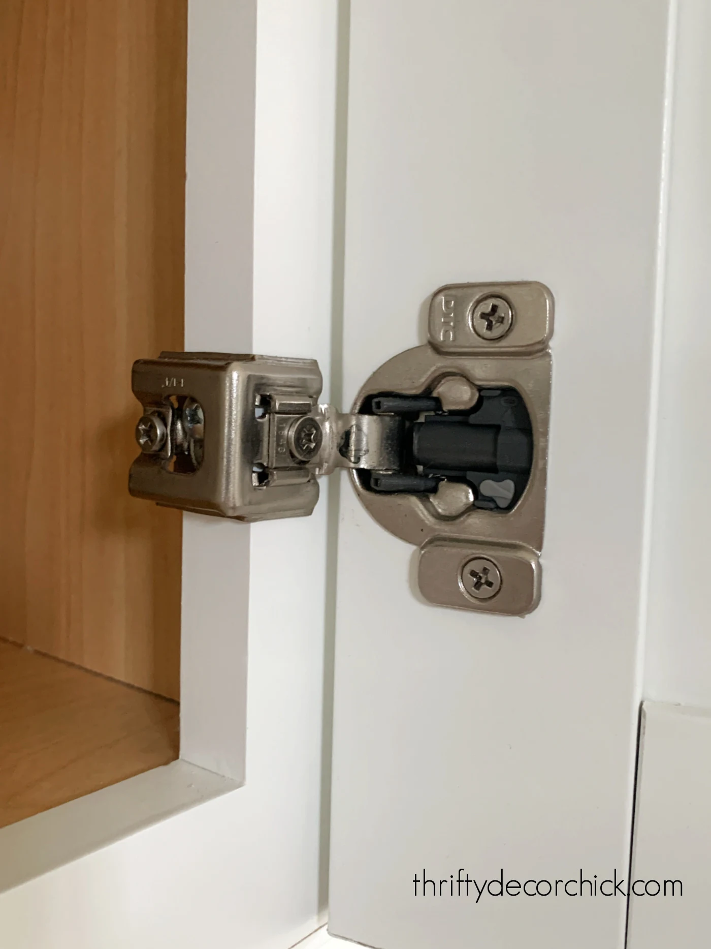 soft close hinges for cabinets