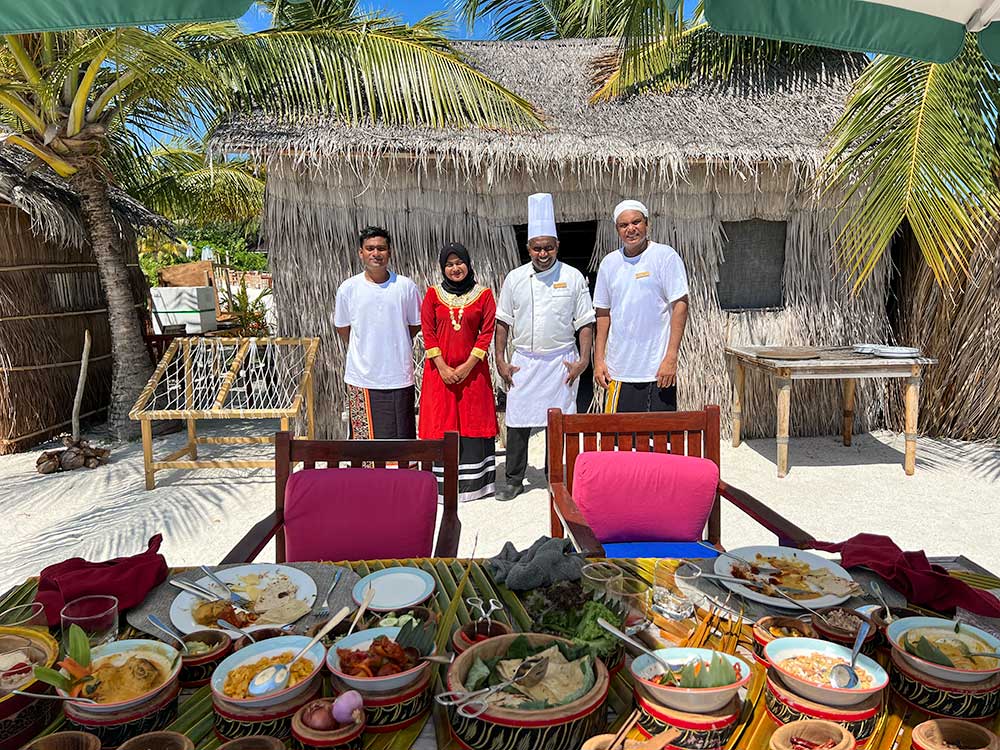 Private Maldivian Breakfast on the Beach Sun Siyam Vilu Reef