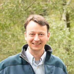 Karsten Jeske, an expert in early retirement, posing a photo outdoors.