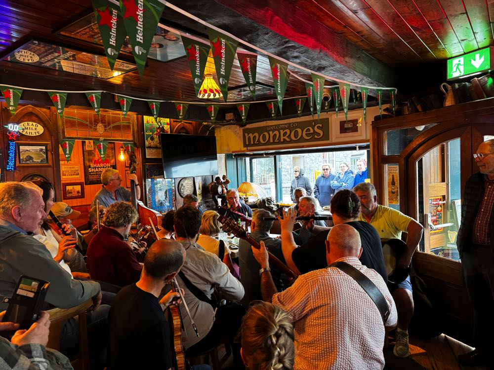 Music In Ireland.HEIC